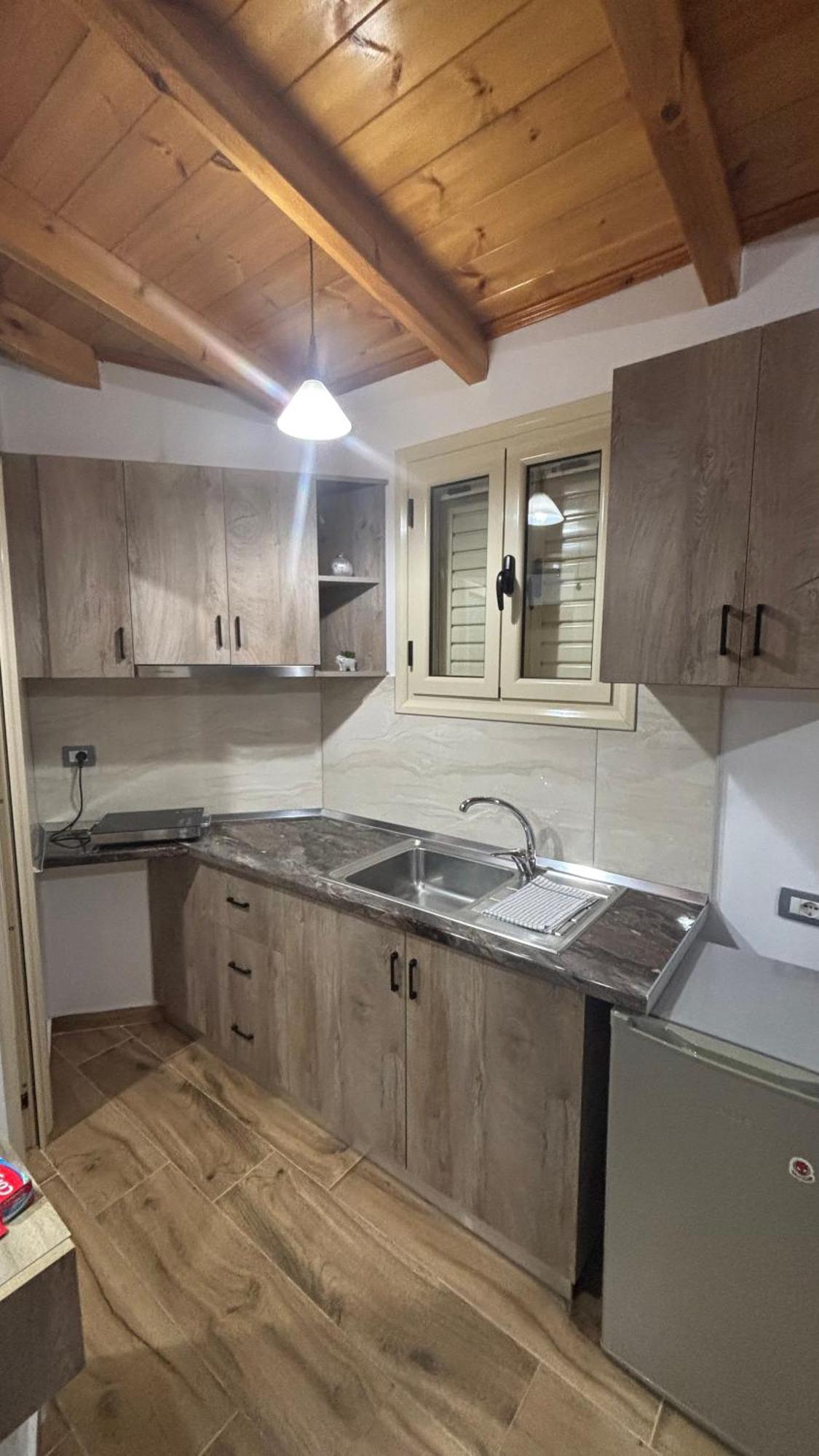 Zverneci Hotel Vila Andi מראה חיצוני תמונה